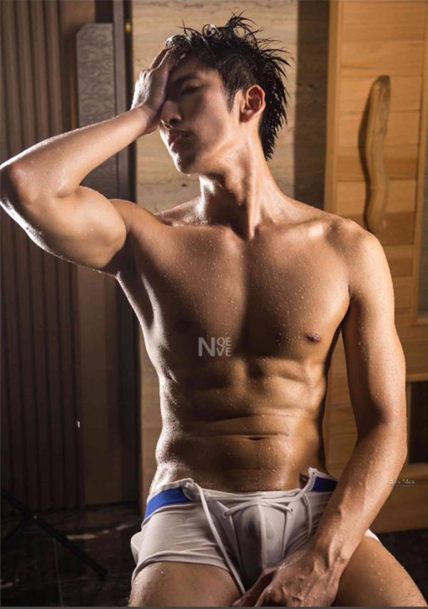 Whoseman-4-明星教練男丁格爾-芬達-全裸非全見寫真書